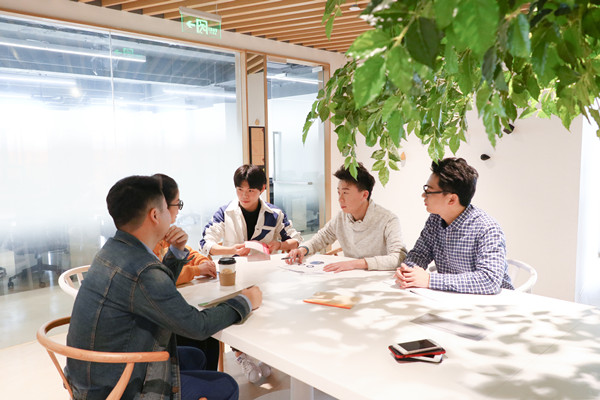 員工培訓與發(fā)展：培養(yǎng)人才，提升企業(yè)核心競爭力