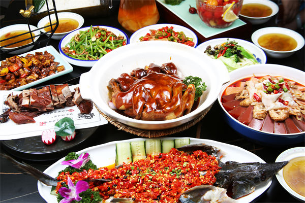 今年擴(kuò)消費(fèi)怎么干？各大企業(yè)如何根據(jù)政策發(fā)力？